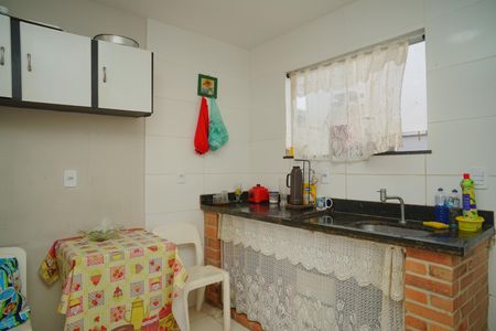 Cozinha de casa de condomínio para alugar com 2 quartos, 300m² em Jardim Atlântico Leste, Maricá
