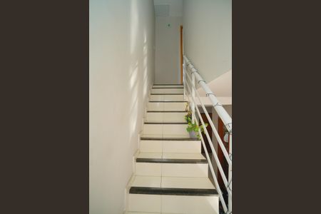 Casa de condomínio para alugar com 300m², 2 quartos e 1 vagaEscada