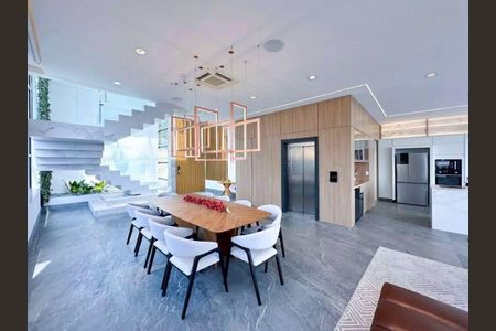 Casa à venda com 541m², 4 quartos e 6 vagas