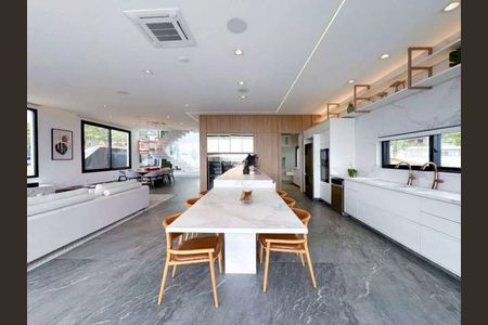 Casa à venda com 541m², 4 quartos e 6 vagas
