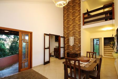 Casa de condomínio para alugar com 250m², 6 quartos e 4 vagasSala