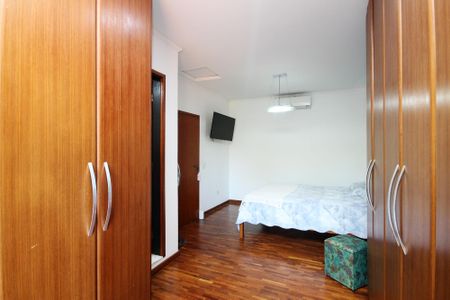 Casa de condomínio para alugar com 250m², 6 quartos e 4 vagasSuíte 1