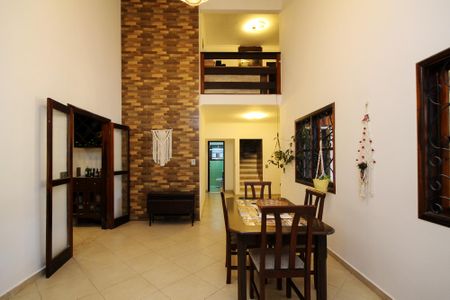 Casa de condomínio para alugar com 250m², 6 quartos e 4 vagasSala