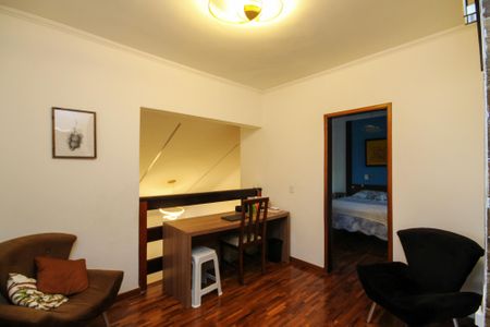 Casa de condomínio para alugar com 250m², 6 quartos e 4 vagasCorredor Suítes