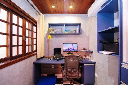 Casa de condomínio para alugar com 250m², 6 quartos e 4 vagasEscritório