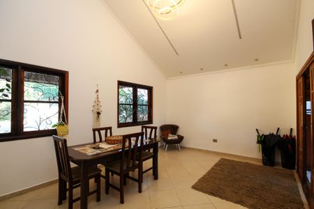 Casa de condomínio para alugar com 250m², 6 quartos e 4 vagasSala