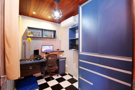 Casa de condomínio para alugar com 250m², 6 quartos e 4 vagasEscritório