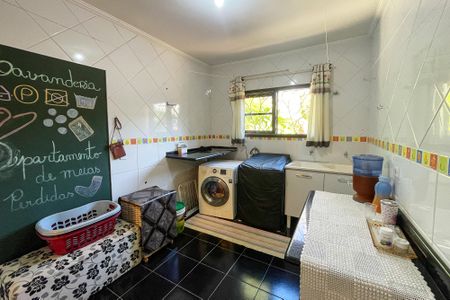 Casa de condomínio para alugar com 250m², 6 quartos e 4 vagasLavanderia