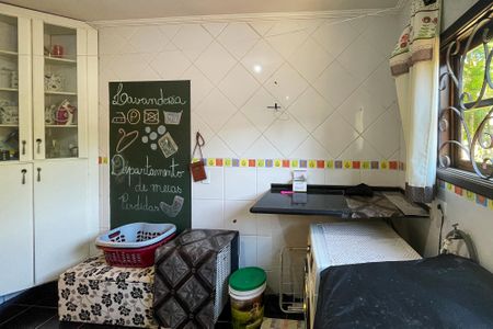 Casa de condomínio para alugar com 250m², 6 quartos e 4 vagasLavanderia