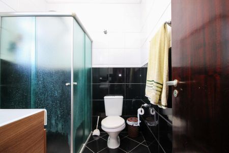 Casa de condomínio para alugar com 250m², 6 quartos e 4 vagasBanheiro Suíte 2