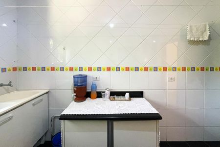 Casa de condomínio para alugar com 250m², 6 quartos e 4 vagasLavanderia