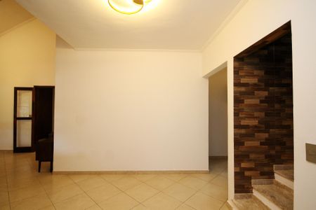 Casa de condomínio para alugar com 250m², 6 quartos e 4 vagasHall