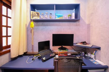 Casa de condomínio para alugar com 250m², 6 quartos e 4 vagasEscritório