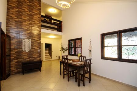 Casa de condomínio para alugar com 250m², 6 quartos e 4 vagasSala