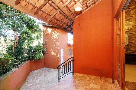 Casa de condomínio para alugar com 250m², 6 quartos e 4 vagasVaranda Sala