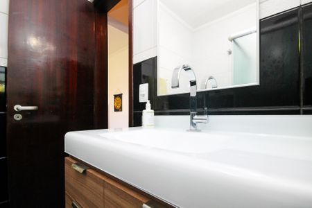 Casa de condomínio para alugar com 250m², 6 quartos e 4 vagasBanheiro Suíte 2