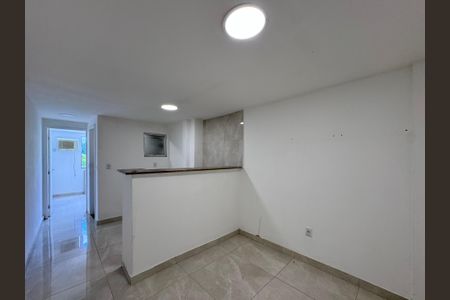 Sala de apartamento para alugar com 1 quarto, 25m² em Recreio dos Bandeirantes, Rio de Janeiro
