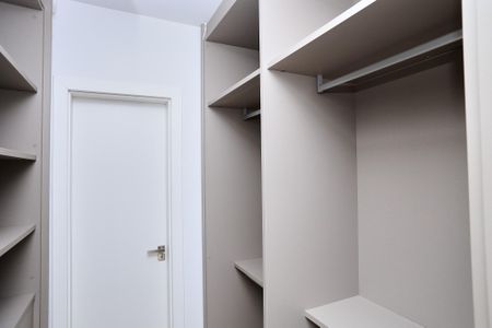Apartamento para alugar com 109m², 3 quartos e 2 vagas Apartamento para alugar com 109m², 3 quartos e 2 vagasCloset da suíte
