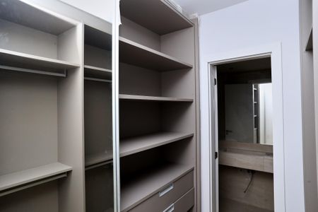 Apartamento para alugar com 109m², 3 quartos e 2 vagas Apartamento para alugar com 109m², 3 quartos e 2 vagasCloset da suíte