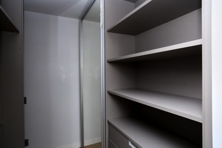 Apartamento para alugar com 109m², 3 quartos e 2 vagas Apartamento para alugar com 109m², 3 quartos e 2 vagasCloset da suíte