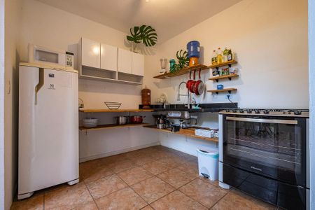 Casa para alugar com 430m², 6 quartos e 2 vagasCasa 2 - Cozinha