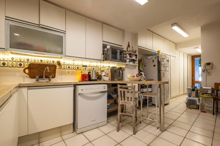 Casa para alugar com 430m², 6 quartos e 2 vagasCasa 1 - Cozinha