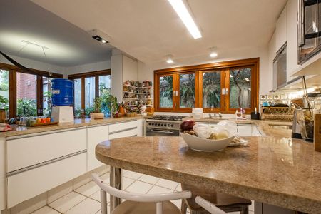 Casa para alugar com 430m², 6 quartos e 2 vagasCasa 1 - Cozinha