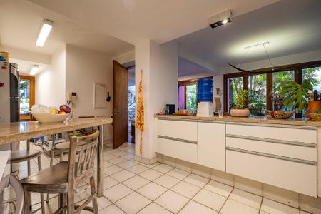 Casa para alugar com 430m², 6 quartos e 2 vagasCasa 1 - Cozinha