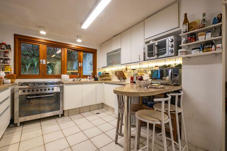 Casa para alugar com 430m², 6 quartos e 2 vagasCasa 1 - Cozinha