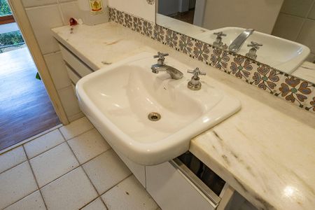 Casa para alugar com 430m², 6 quartos e 2 vagasCasa 1 - Banheiro Social