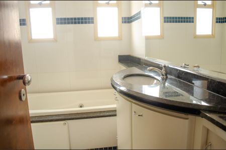 Apartamento para alugar com 164m², 4 quartos e 3 vagas