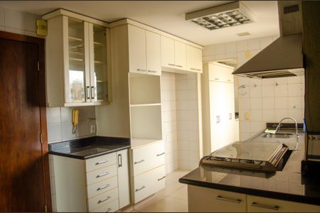 Apartamento para alugar com 164m², 4 quartos e 3 vagas