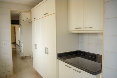 Apartamento para alugar com 164m², 4 quartos e 3 vagas