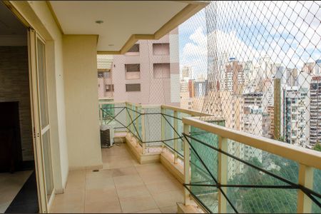 Apartamento para alugar com 164m², 4 quartos e 3 vagas