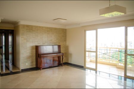 Apartamento para alugar com 164m², 4 quartos e 3 vagas