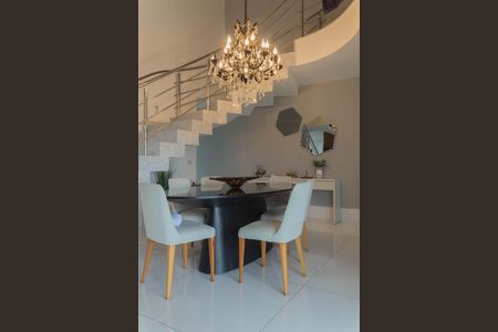Apartamento à venda com 580m², 4 quartos e 6 vagas Apartamento à venda com 580m², 4 quartos e 6 vagasSala de Jantar