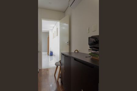 Apartamento à venda com 580m², 4 quartos e 6 vagas Apartamento à venda com 580m², 4 quartos e 6 vagasQuarto de Serviço