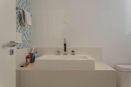Apartamento à venda com 580m², 4 quartos e 6 vagas Apartamento à venda com 580m², 4 quartos e 6 vagasBanheiro de Serviço