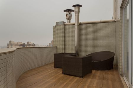 Apartamento à venda com 580m², 4 quartos e 6 vagas Apartamento à venda com 580m², 4 quartos e 6 vagasVaranda da Suíte 1
