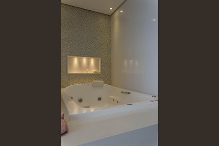 Apartamento à venda com 580m², 4 quartos e 6 vagas Apartamento à venda com 580m², 4 quartos e 6 vagasBanheiro da Suíte 1