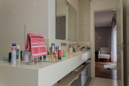Apartamento à venda com 580m², 4 quartos e 6 vagas Apartamento à venda com 580m², 4 quartos e 6 vagasBanheiro da Suíte 1