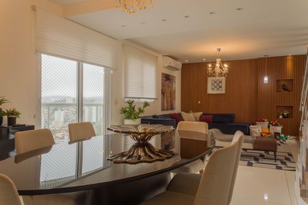 Apartamento à venda com 580m², 4 quartos e 6 vagas Apartamento à venda com 580m², 4 quartos e 6 vagasSala de Jantar
