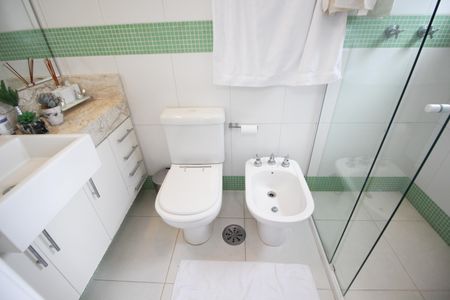 Apartamento à venda com 117m², 3 quartos e 4 vagasBanheiro da Suíte 2