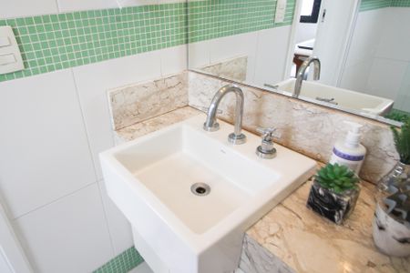 Apartamento à venda com 117m², 3 quartos e 4 vagasBanheiro da Suíte 2