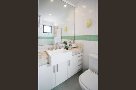 Apartamento à venda com 117m², 3 quartos e 4 vagasBanheiro da Suíte 2
