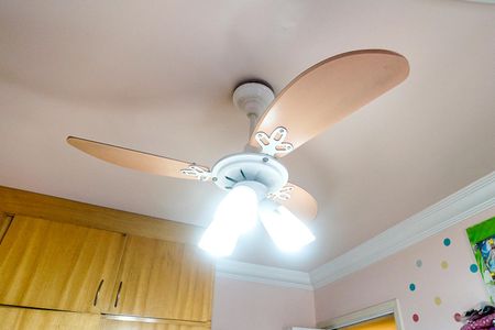 Apartamento à venda com 83m², 4 quartos e 1 vagaVentilador de teto