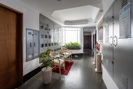 Apartamento à venda com 84m², 2 quartos e sem vagaHall térreo