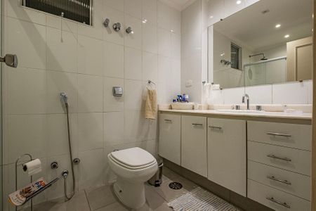 Apartamento à venda com 131m², 3 quartos e 1 vaga Apartamento à venda com 131m², 3 quartos e 1 vagaBanheiro