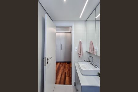 Apartamento à venda com 69m², 2 quartos e 2 vagasBanheiro da Suíte