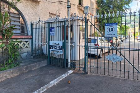 Apartamento à venda com 102m², 3 quartos e 1 vaga Apartamento à venda com 102m², 3 quartos e 1 vagaFachada